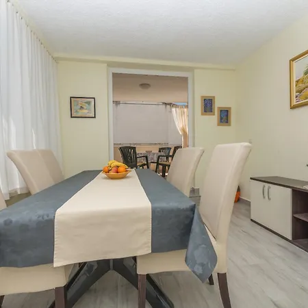 Apartment Marica I Ivo 3 Makarska